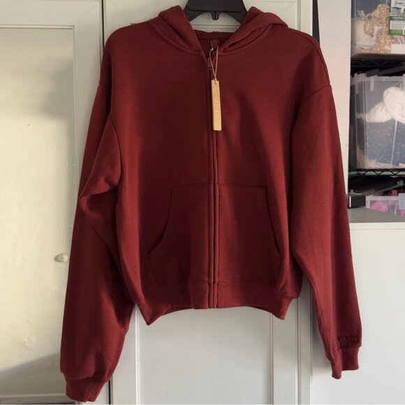 SKIMS Tops - Skims Cotton Fleece Classic Zip Up Hoodie in Merlot Size Small